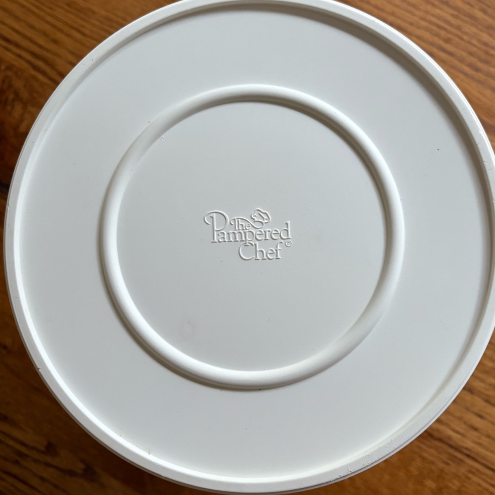 The Pampered Chef 3-piece Glass Pedestal Trifle Bowl with White Lid- vintage - Picture 7 of 13